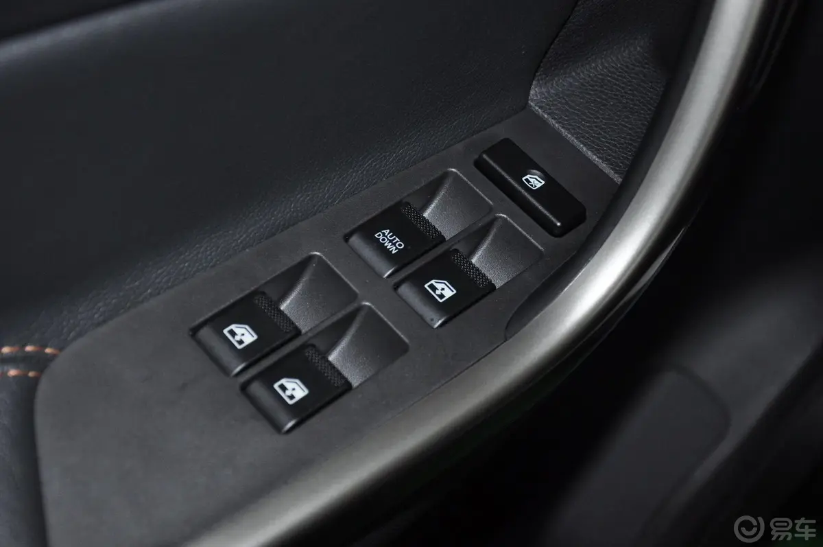 长安欧尚CX701.6L 手动 舒适版车窗升降键