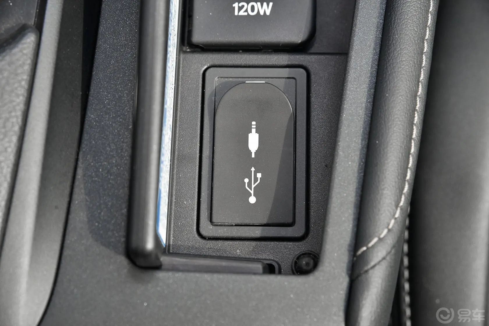 雷克萨斯CT200h 1.8L 自动 F SPORT版（单色）AUX接口