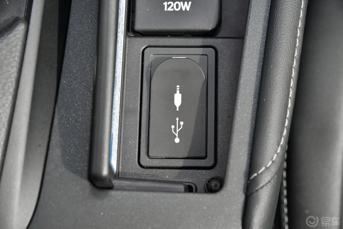 雷克萨斯CT200h 1.8L 自动 F SPORT版（单色）AUX接口