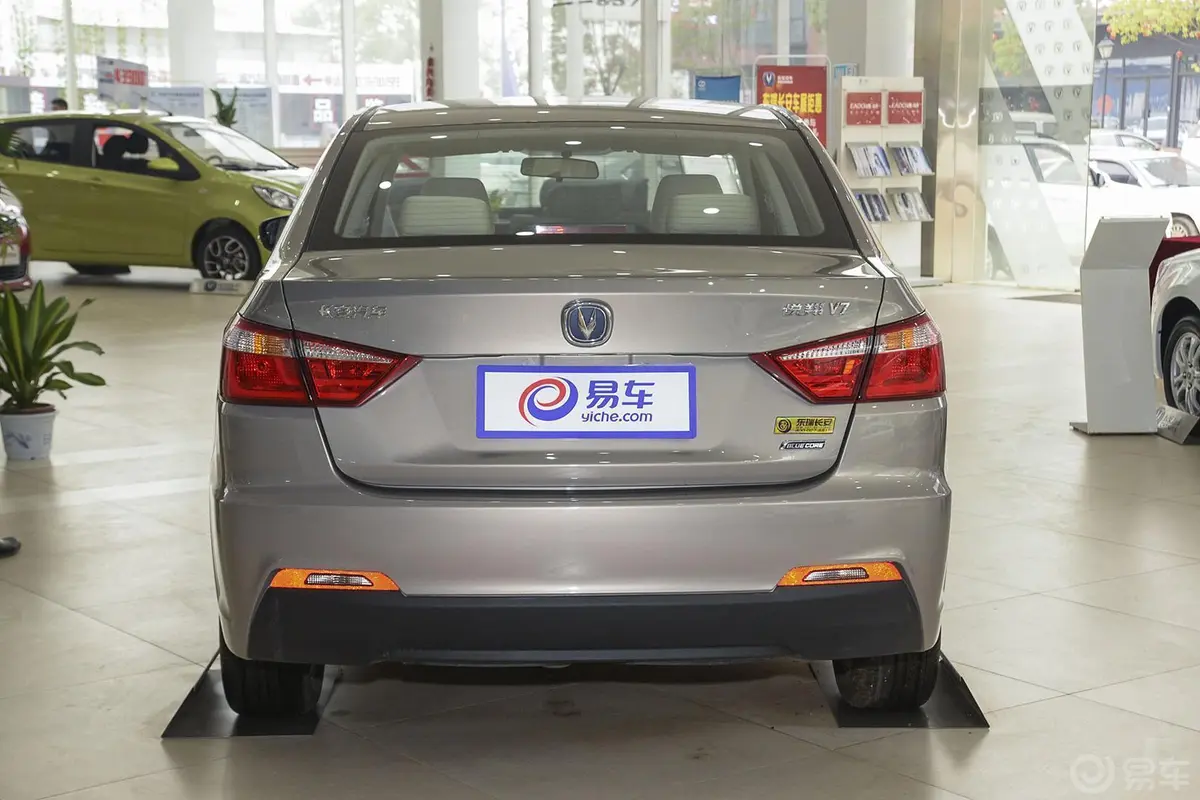 悦翔V71.6L 手动 乐动型 国5正后水平