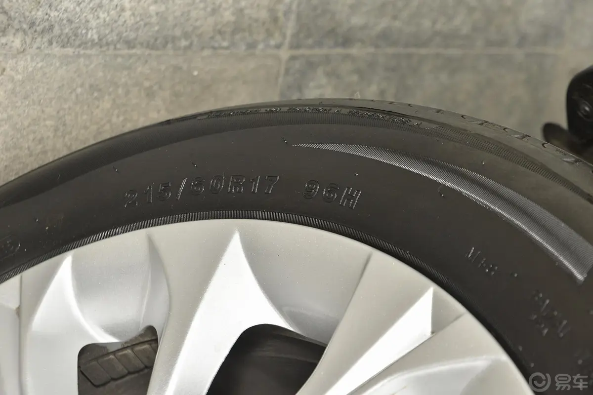 中华V31.5L 自动 精英型轮胎规格