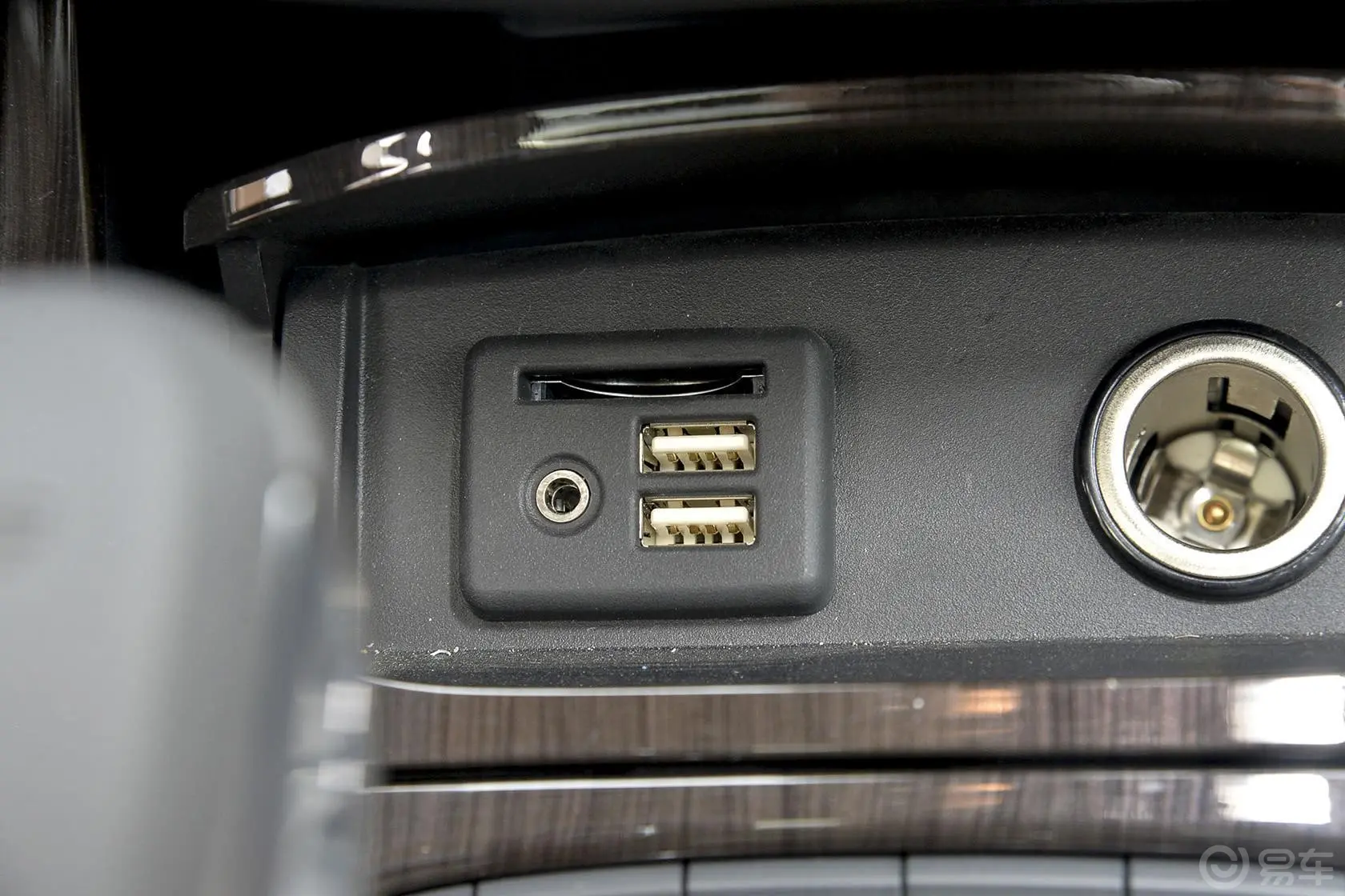威朗三厢 20T 双离合 旗舰型USB接口