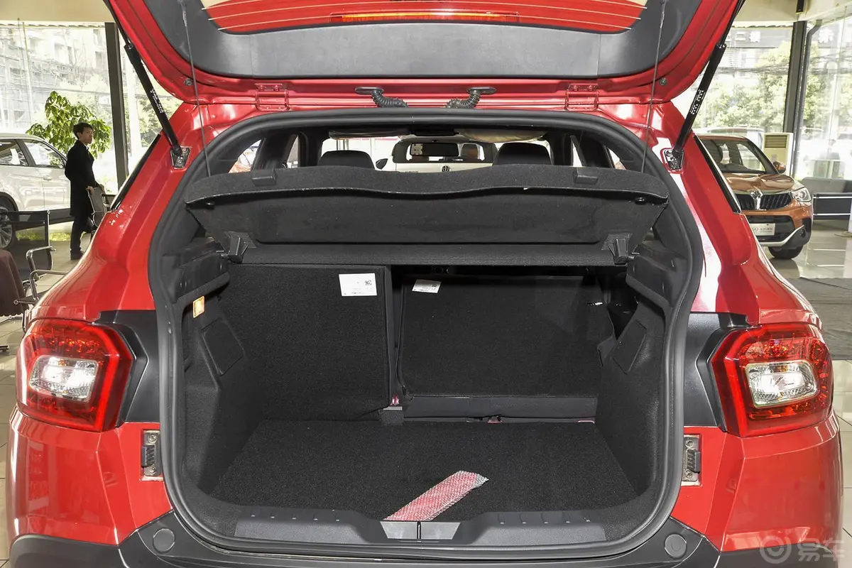 中华V31.5L 手动 舒适型行李箱空间