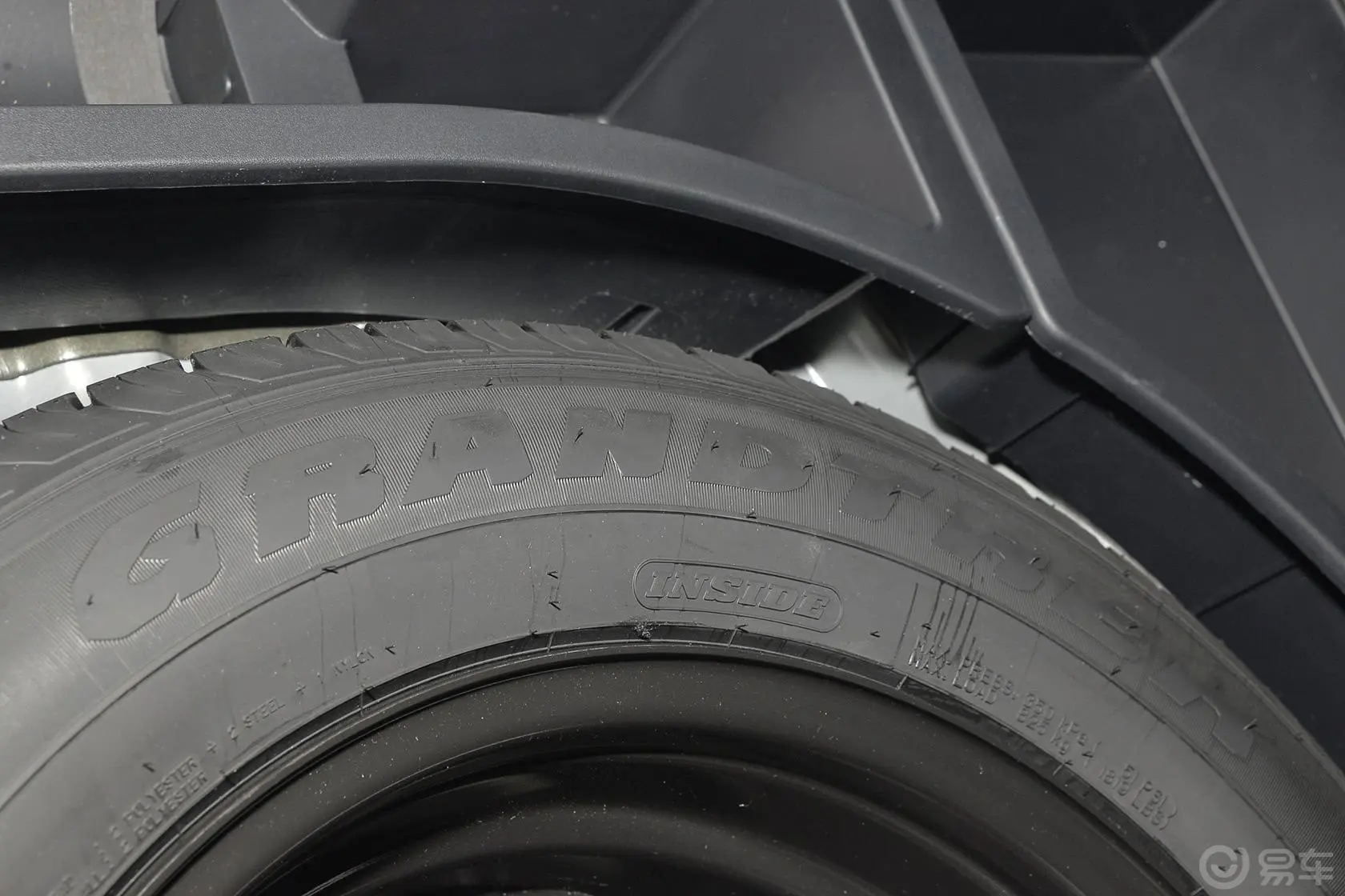 长安CS751.8T 自动 四驱 精英型 国4备胎品牌