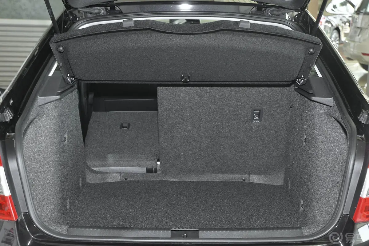 明锐1.6L 自动创行版行李箱空间