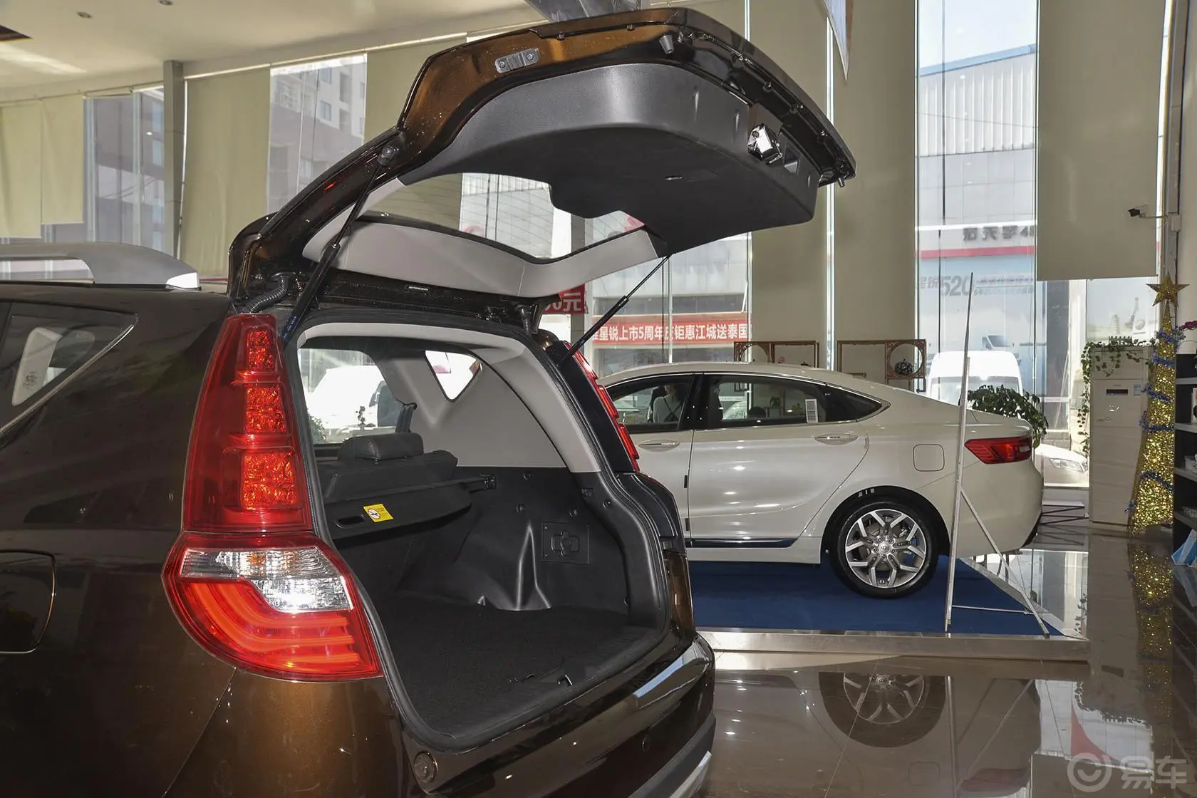 吉利GX7运动版 2.0L 自动 豪华型升级版行李厢开口范围