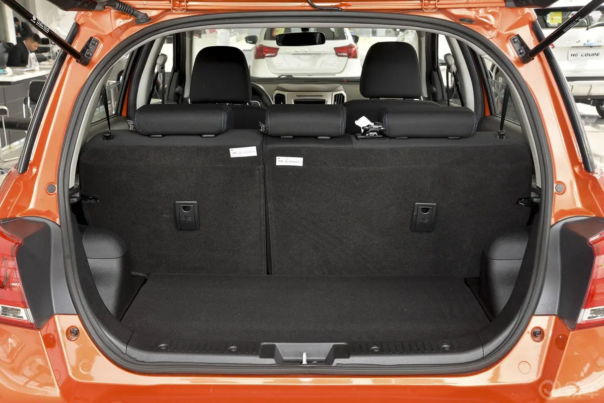 哈弗H1红标 1.5L 手动 舒适版行李箱空间