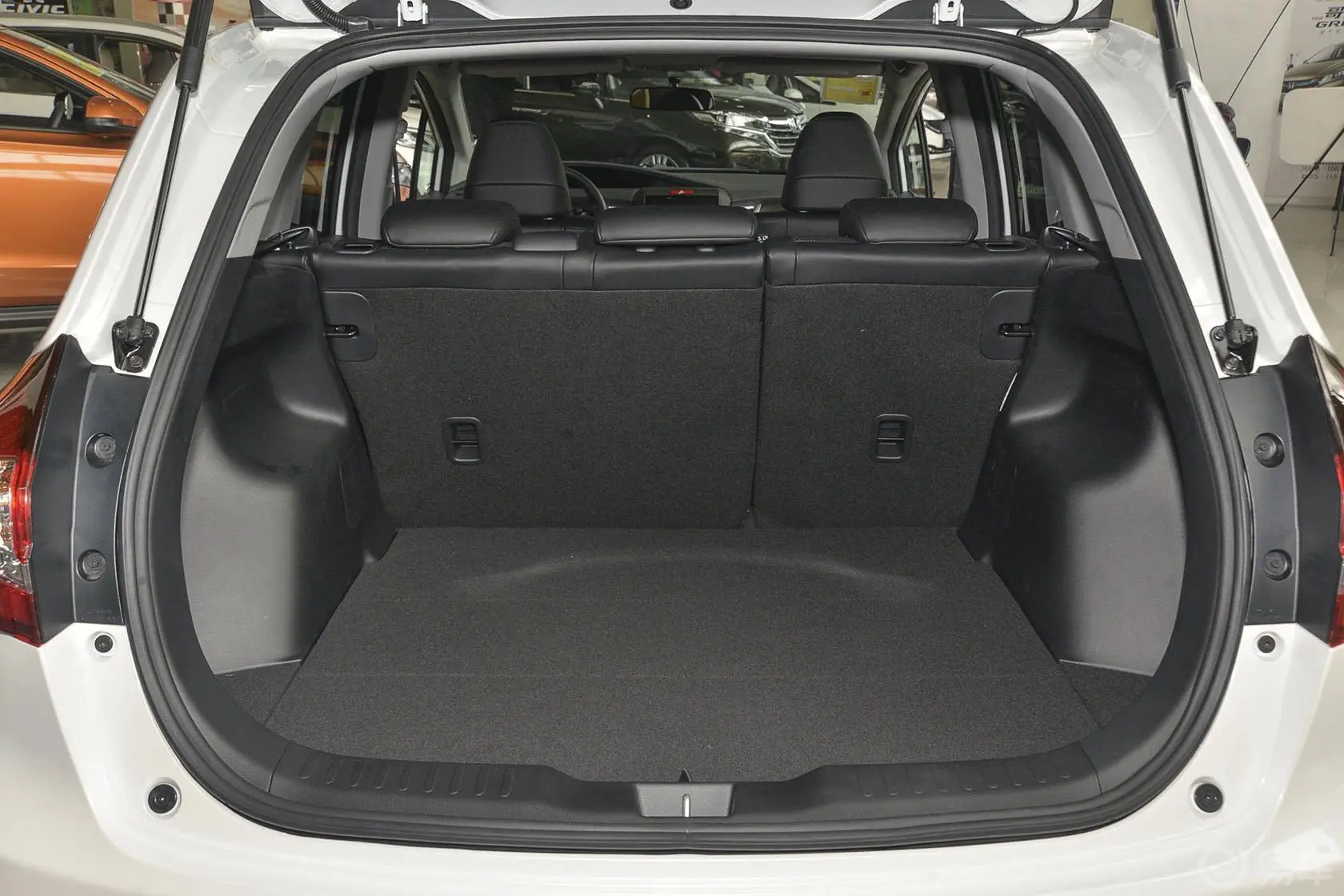 杰德1.8L CVT 豪华型（五座）行李箱空间