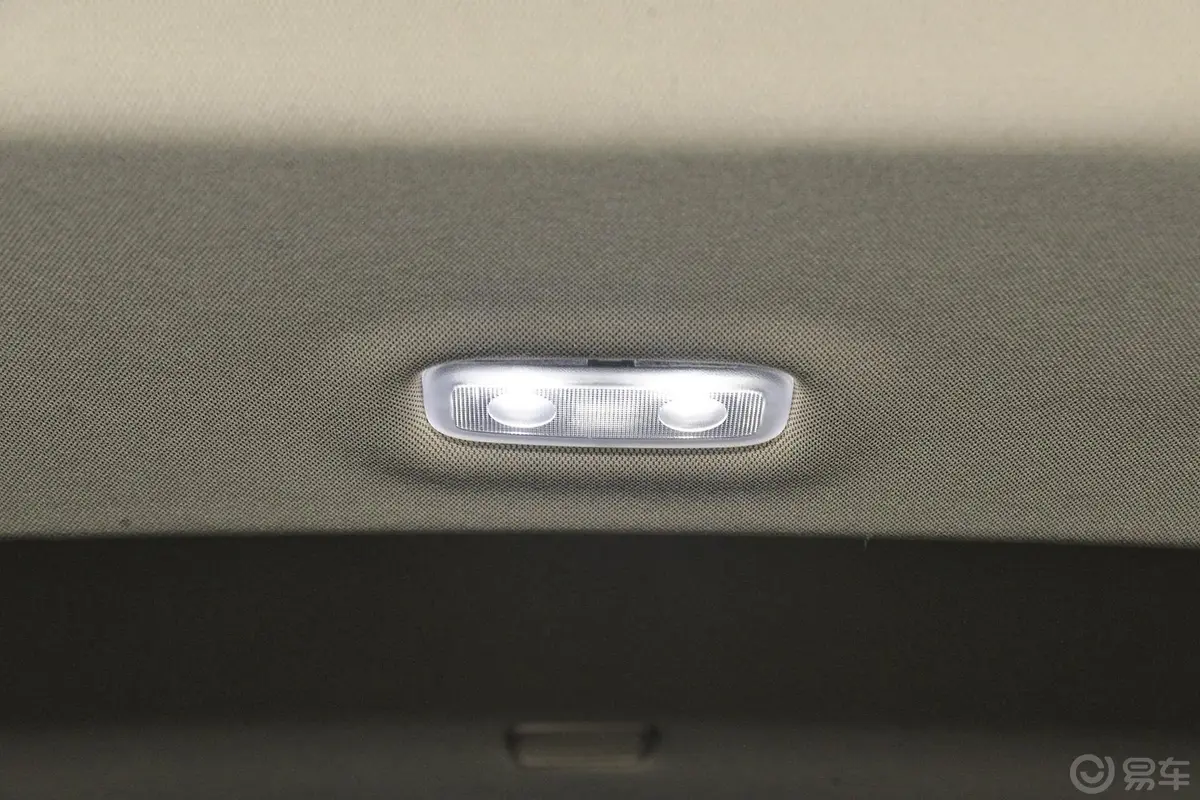 昂科威Plus28T 四驱豪华型内饰