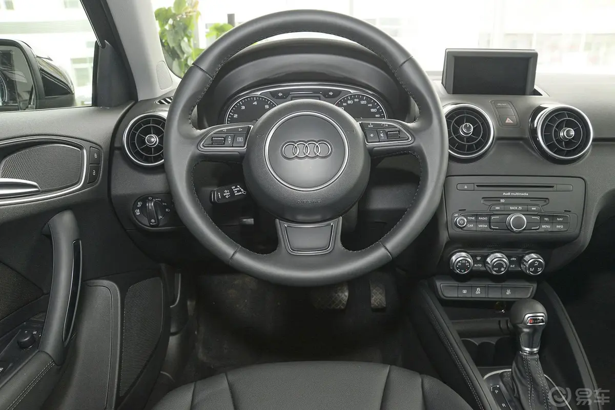 奥迪A1Sportback 30TFSI 舒适型驾驶位区域