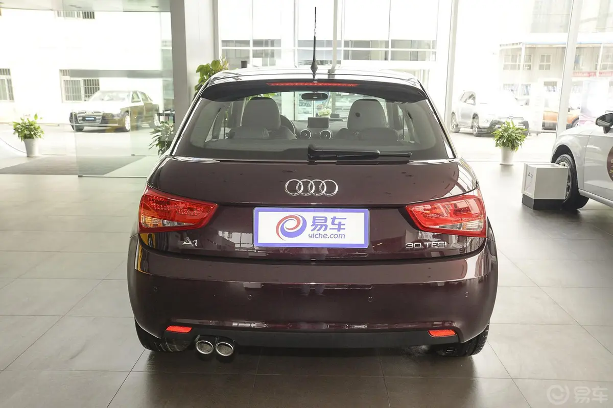 奥迪A1Sportback 30TFSI 舒适型正后水平