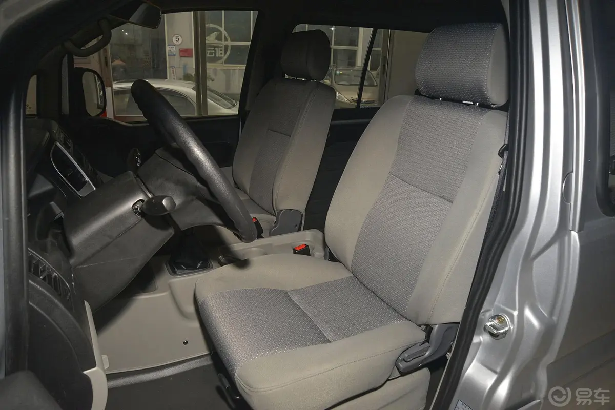 菱智V3 1.5L 手动 7座 标准型 国五驾驶员座椅