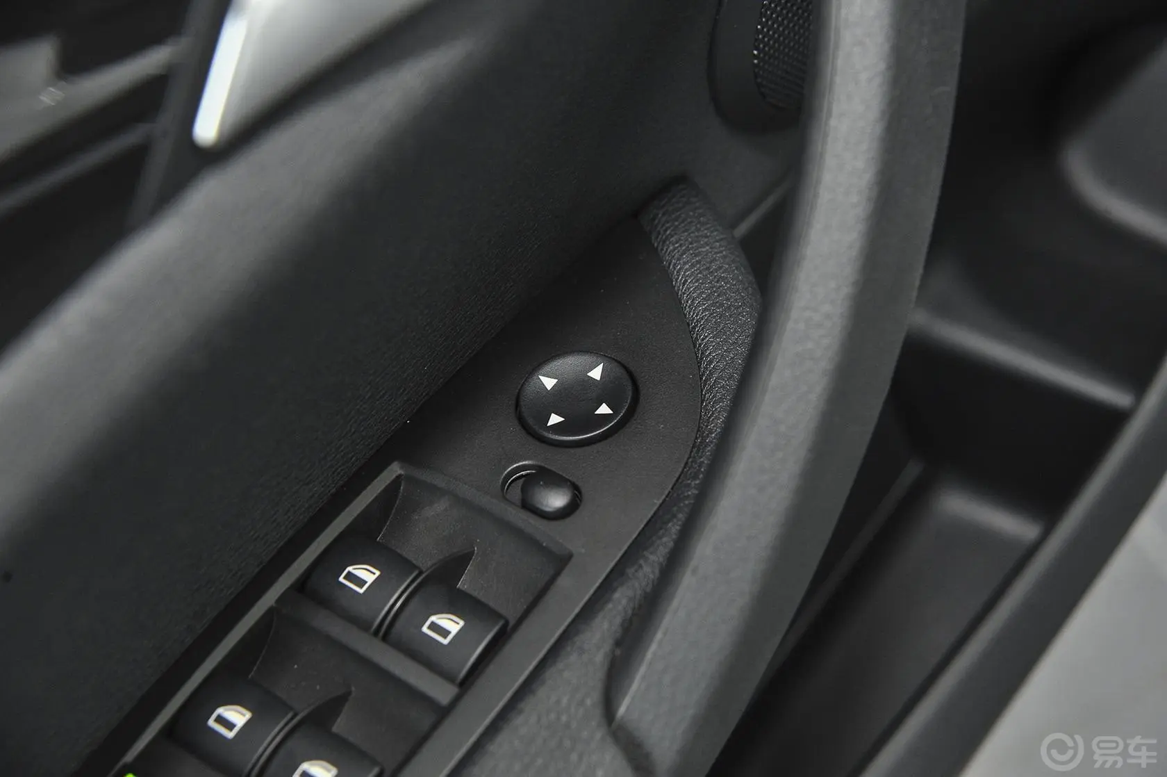 宝马X1sDrive18i X设计套装外后视镜控制键