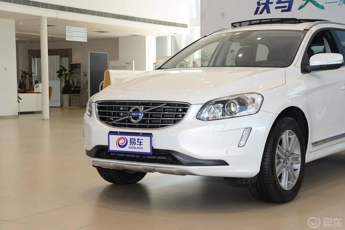 沃尔沃XC60T5 智远版车头局部