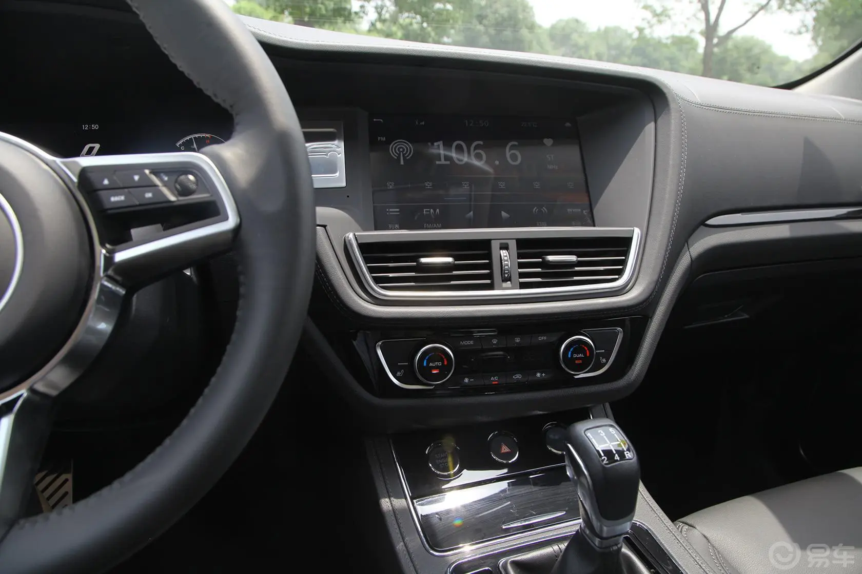 众泰T600运动版 2.0T 手动 尊贵版中控台驾驶员方向