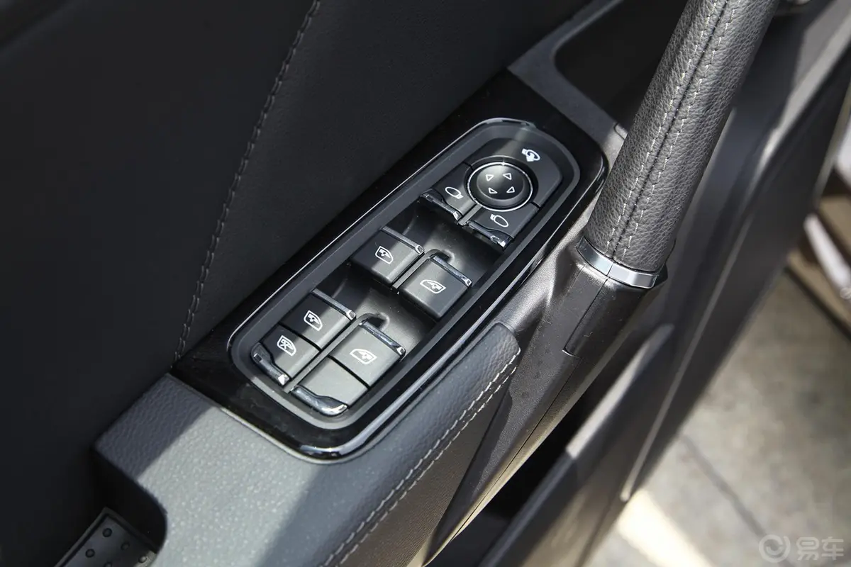 众泰T600运动版 2.0T 手动 尊贵版车窗升降键