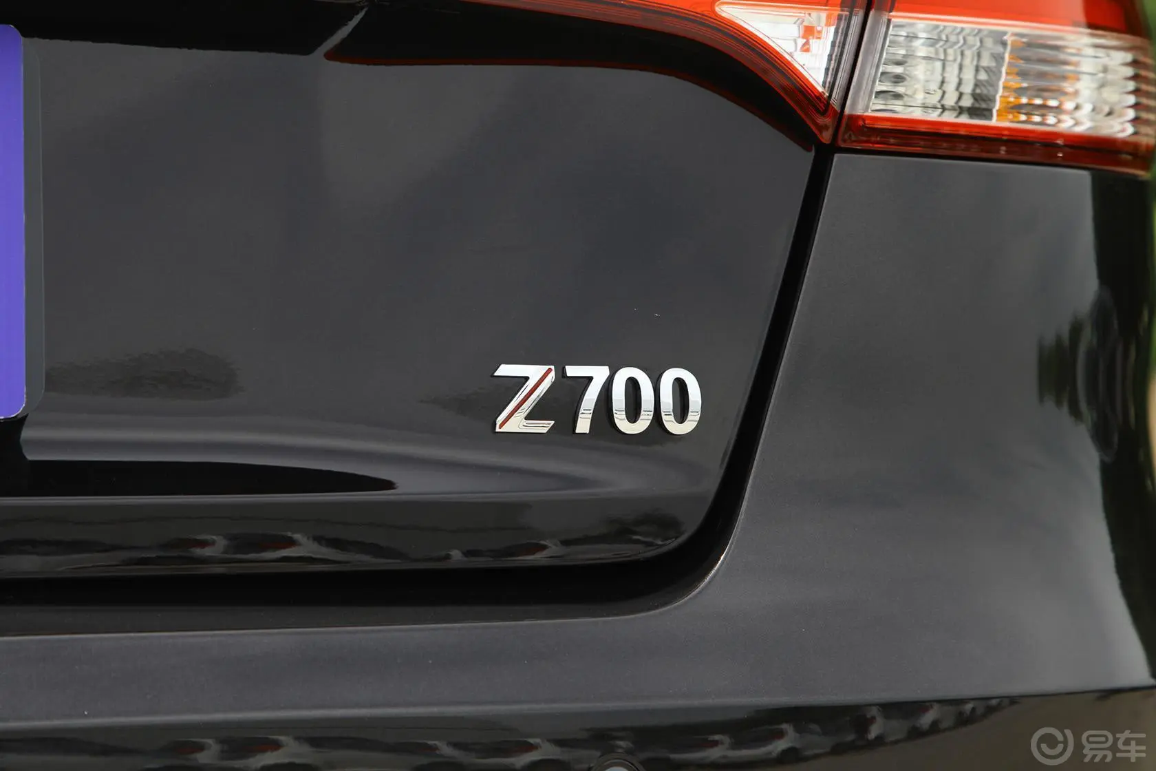 众泰Z7001.8T 手动 尊贵版尾标