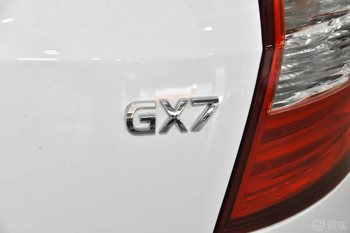 吉利GX7经典版 1.8L 手动 新都市型升级版 国Ⅴ尾标
