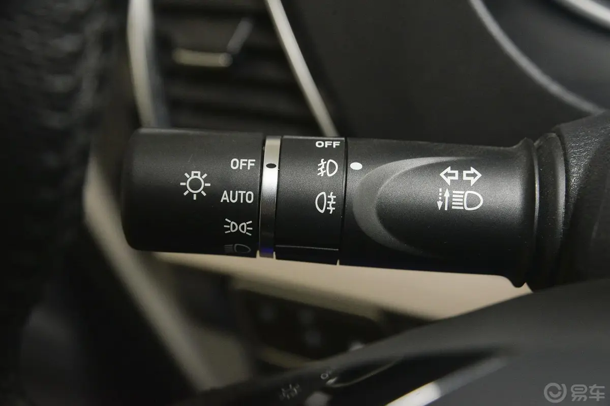哈弗H6 Coupe改款 2.0T 手动 两驱 都市版大灯远近光调节柄