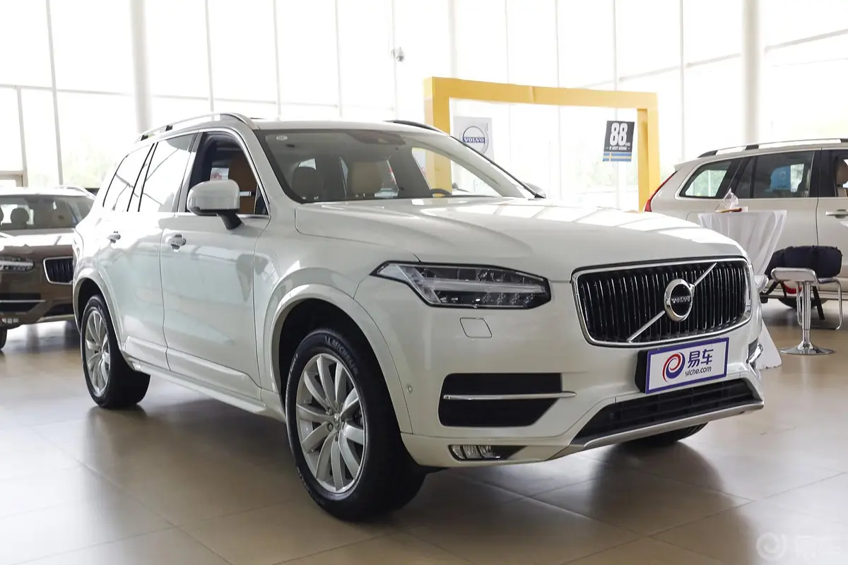 沃尔沃XC902.0T T6 智雅版 七座侧前45度车头向右水平