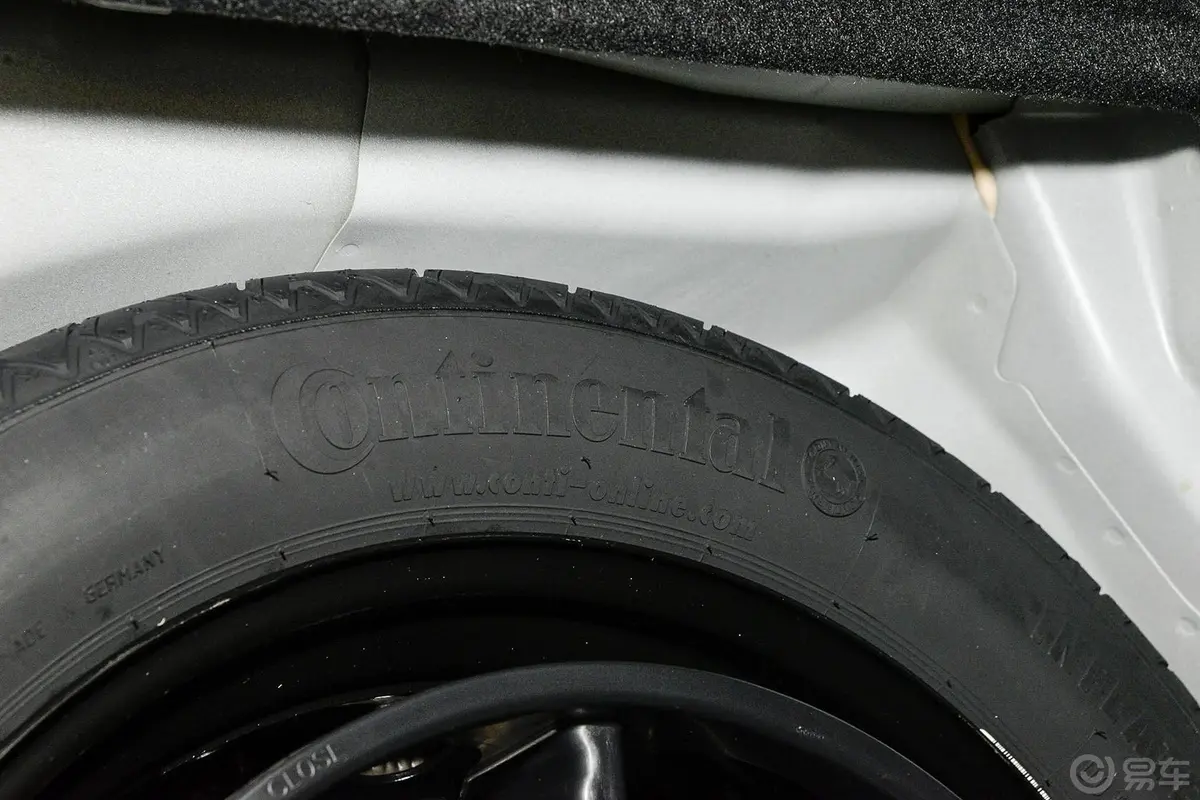 奔驰E级(进口)E260 Coupe备胎品牌