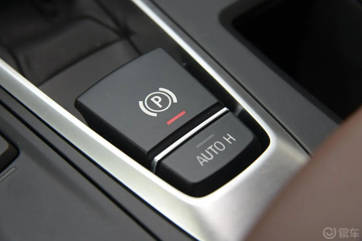 宝马X6xDrive35i 豪华型驻车制动（手刹，电子，脚刹）