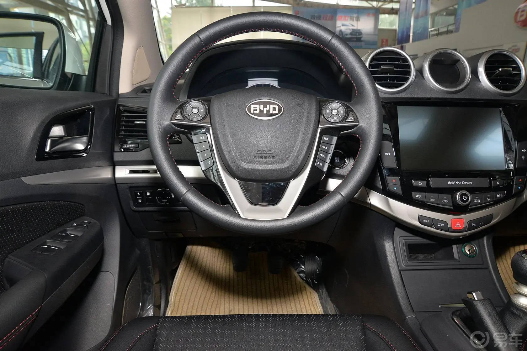 比亚迪S71.5T 手动 尊贵型 7座驾驶位区域