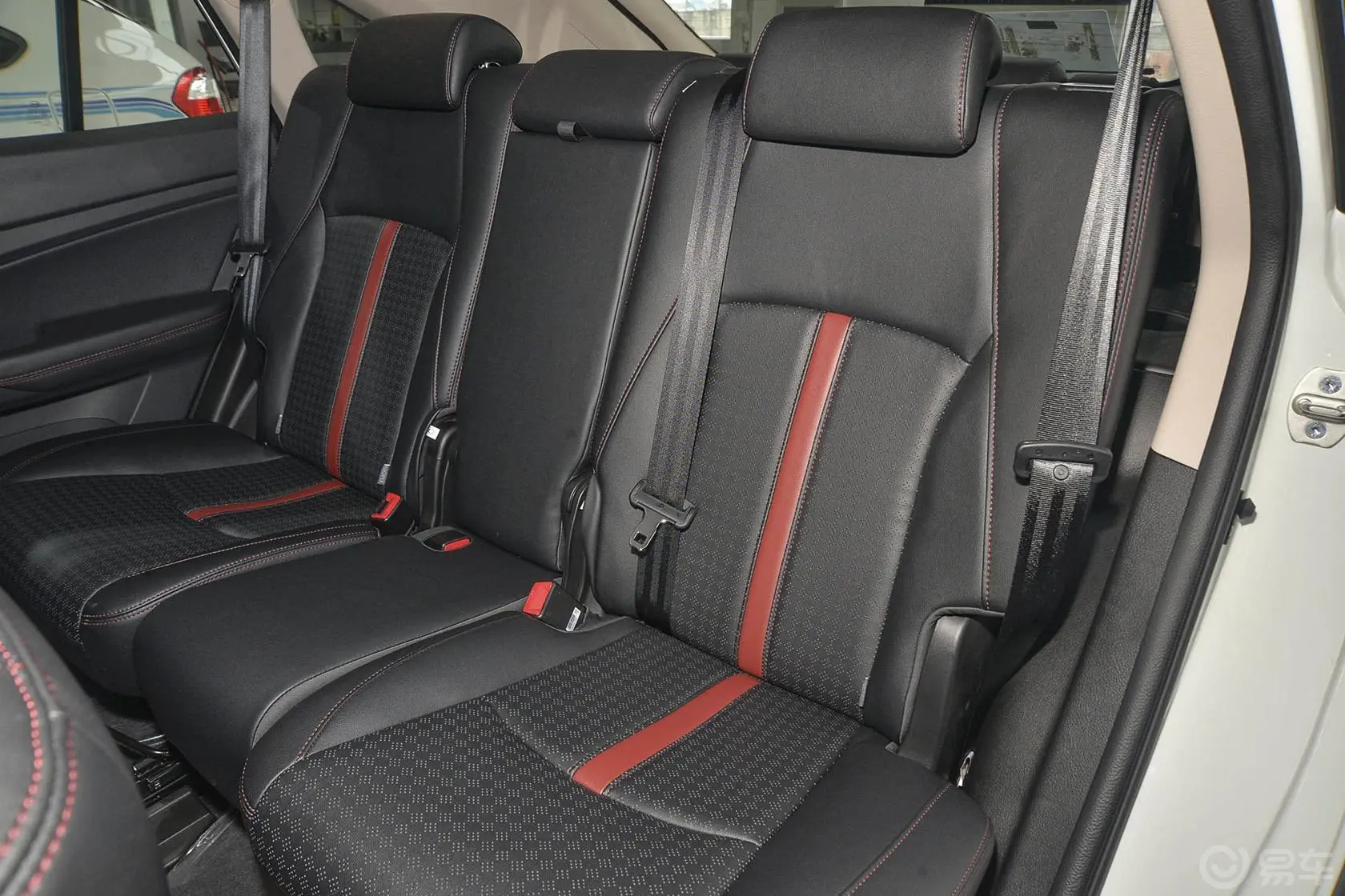 比亚迪S71.5T 手动 尊贵型 7座后排座椅