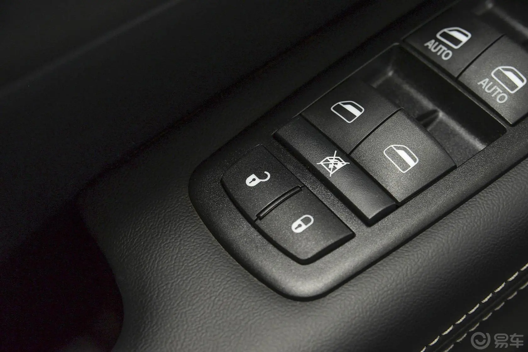 大切诺基(进口)3.0TD 柴油 舒享导航版车窗升降键