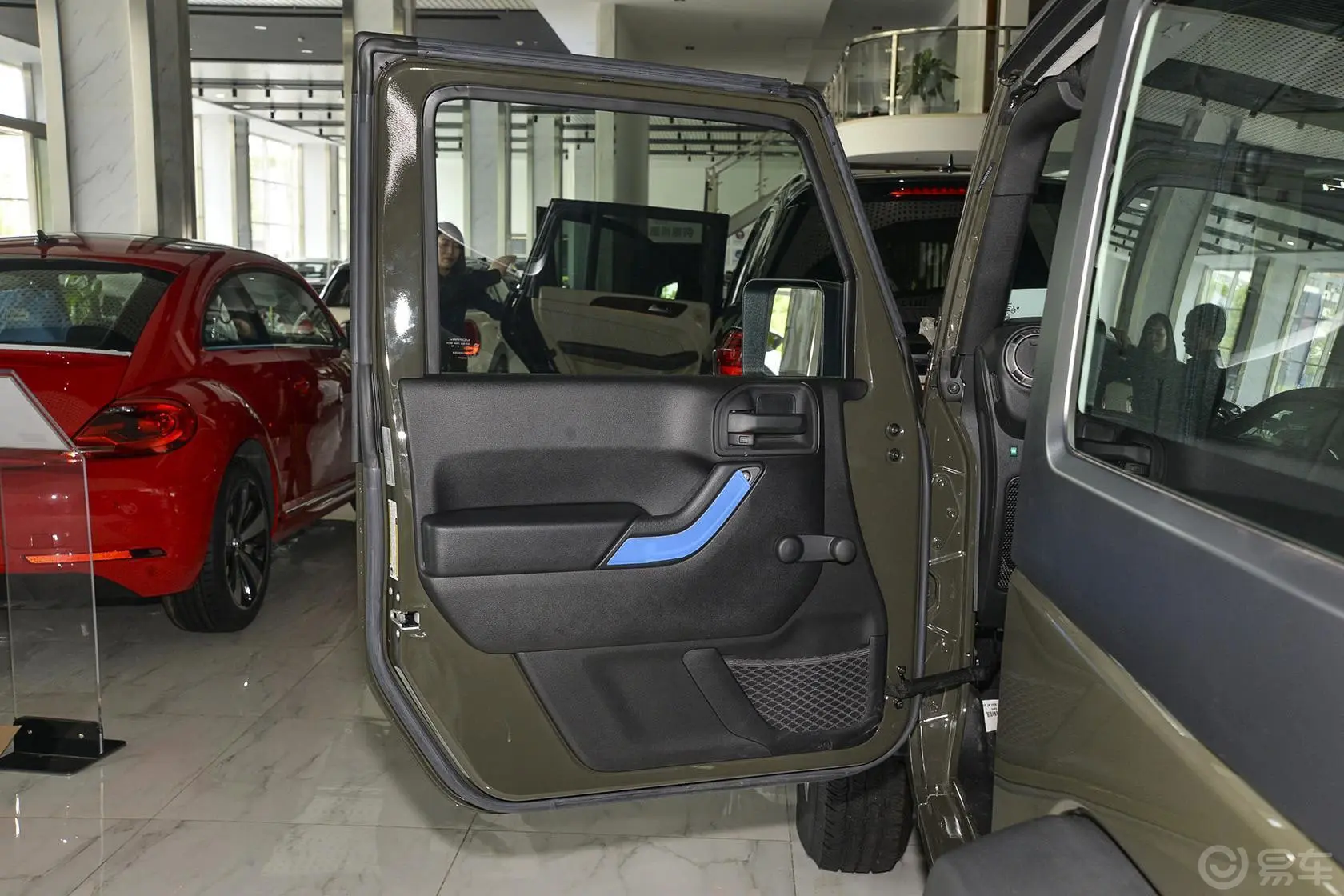 牧马人3.6L 自动 两门舒享版Rubicon驾驶员侧车门内门板