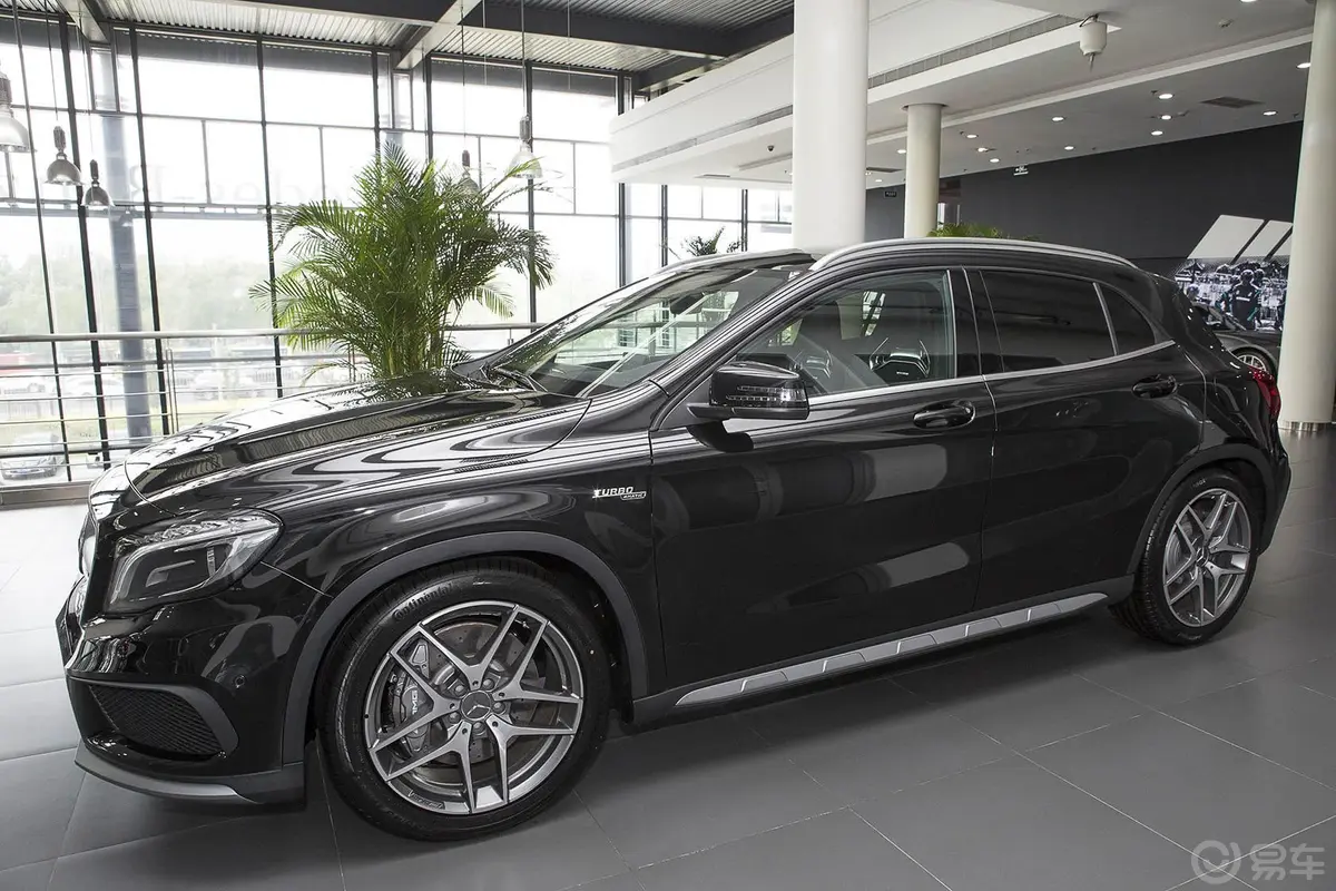 奔驰GLA AMGGLA 45 AMG 4MATIC外观