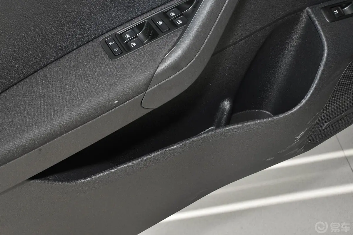 捷达质惠版 1.6L 手动舒适型驾驶员门储物盒