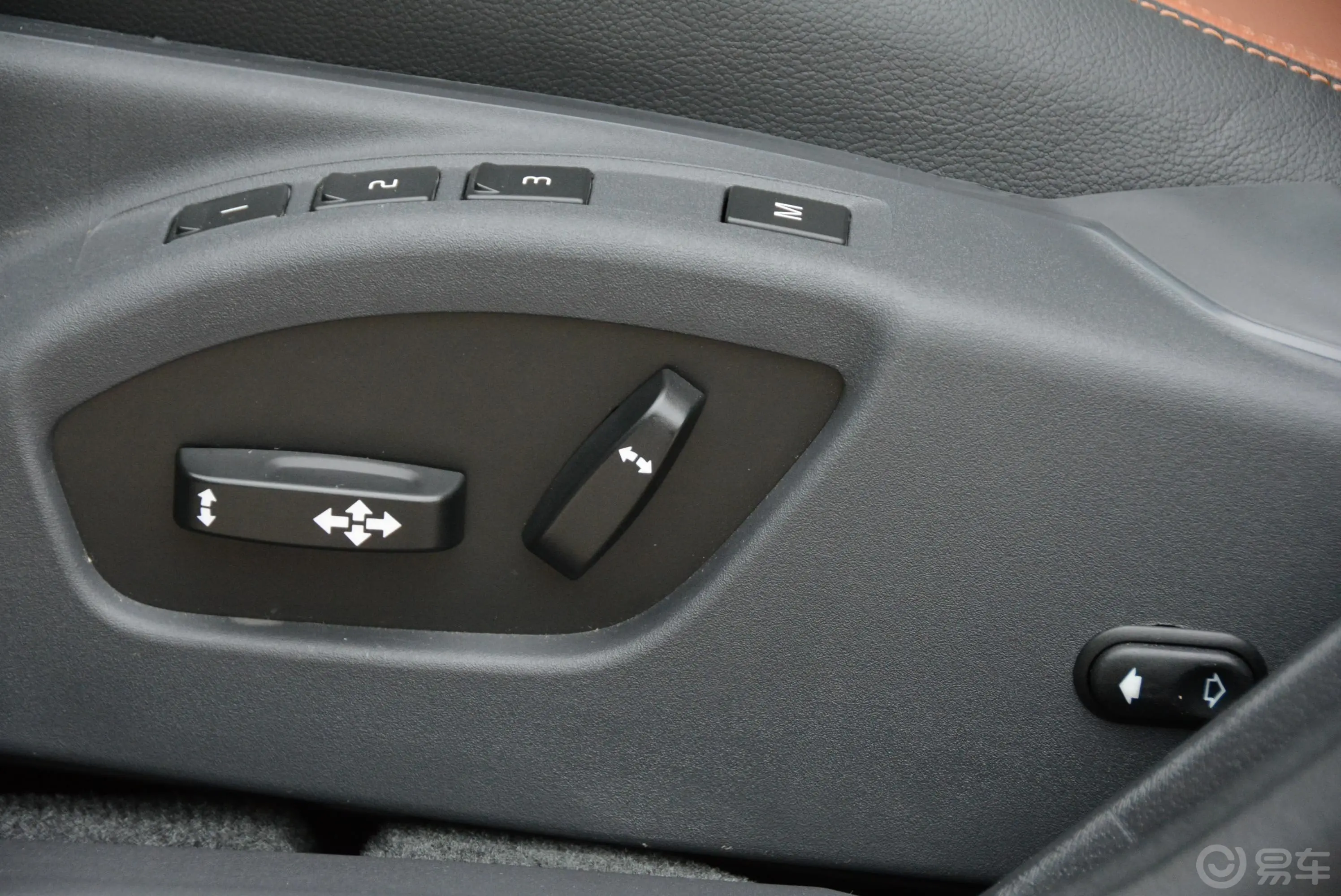 沃尔沃V60Cross Country 2.5T T6 AWD座椅调节键