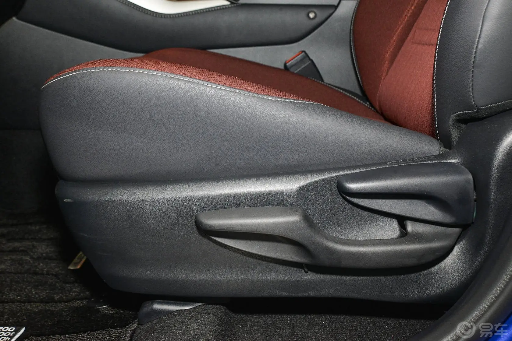 雷克萨斯NX200 锋行版座椅调节键