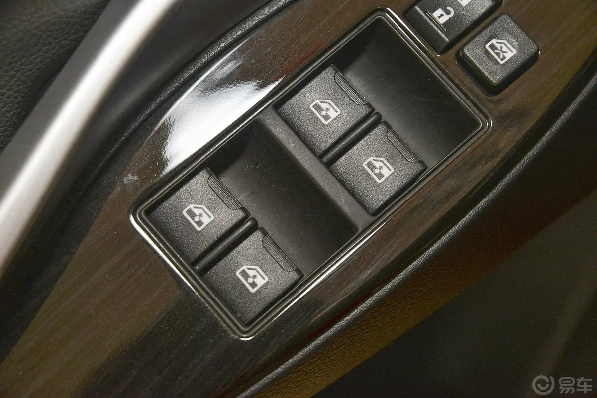 众泰Z300新视界版 1.5L 手动 豪华型车窗升降键