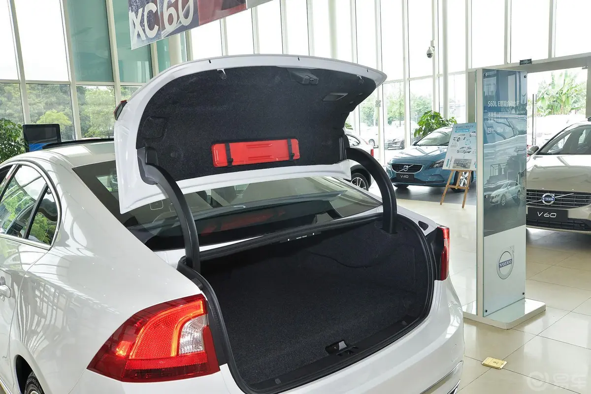 沃尔沃S60新能源S60L T6 智驭版行李厢开口范围