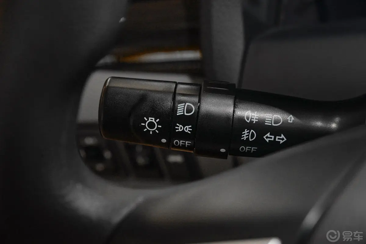 众泰Z300新视界版 1.5L 手动 豪华型大灯远近光调节柄