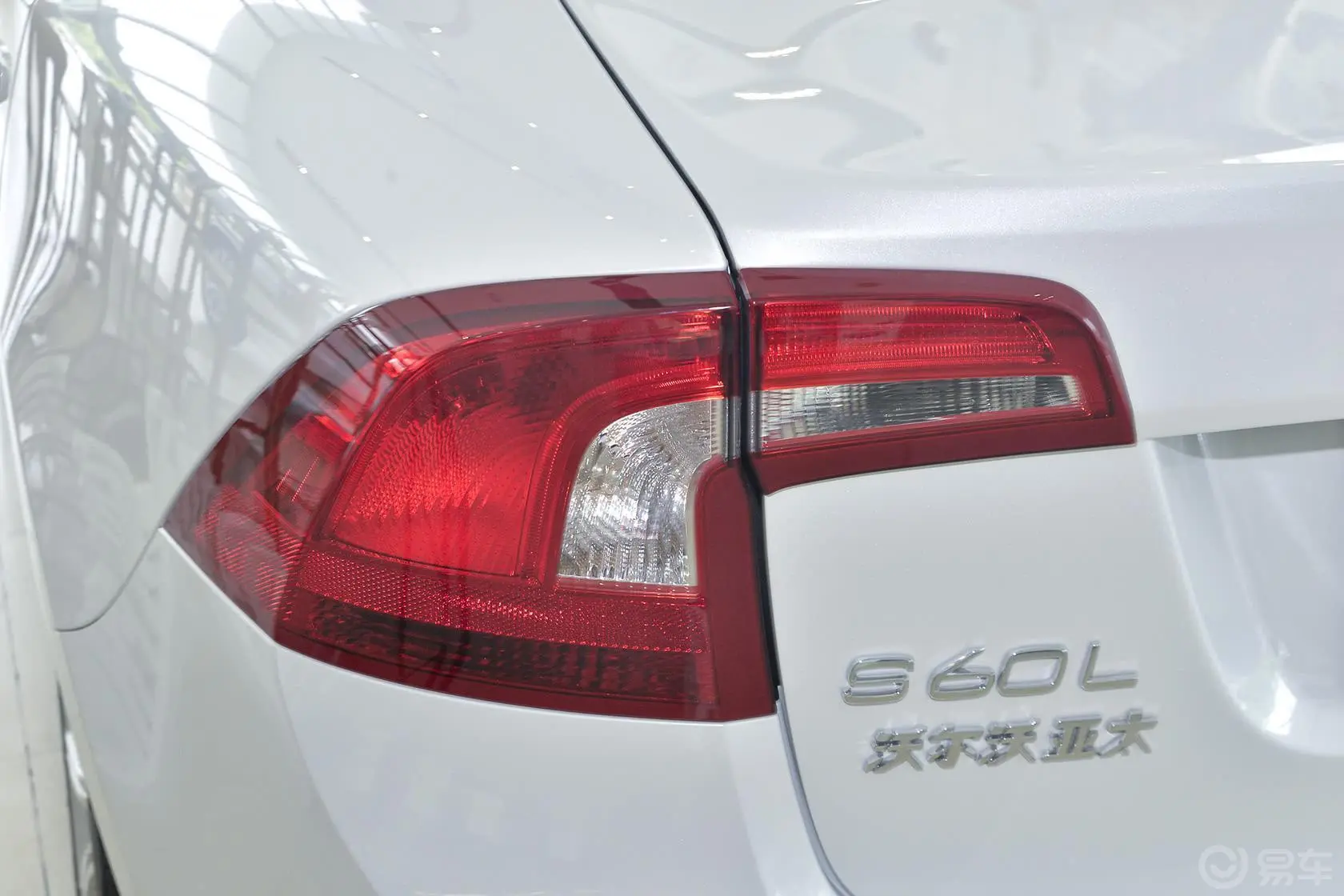 沃尔沃S60新能源S60L T6 智驭版尾灯侧45度俯拍