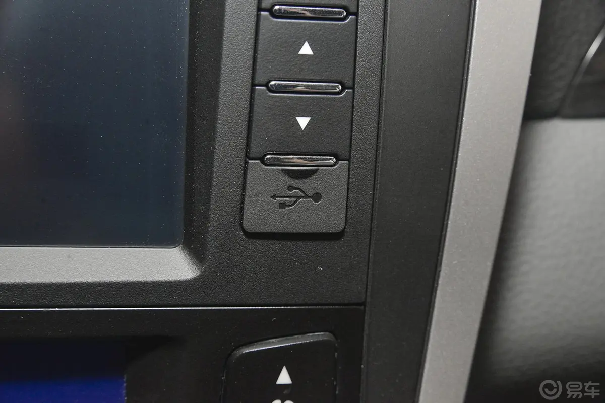 众泰Z300新视界版 1.5L 手动 尊贵型USB接口