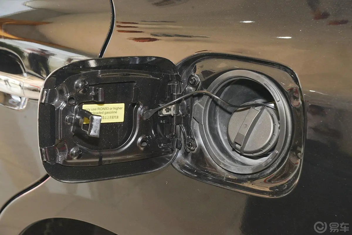 众泰Z300新视界版 1.5L 手动 尊贵型油箱盖