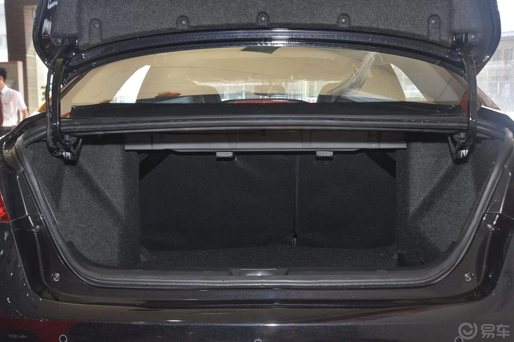 众泰Z300新视界版 1.5L 手动 尊贵型行李箱空间