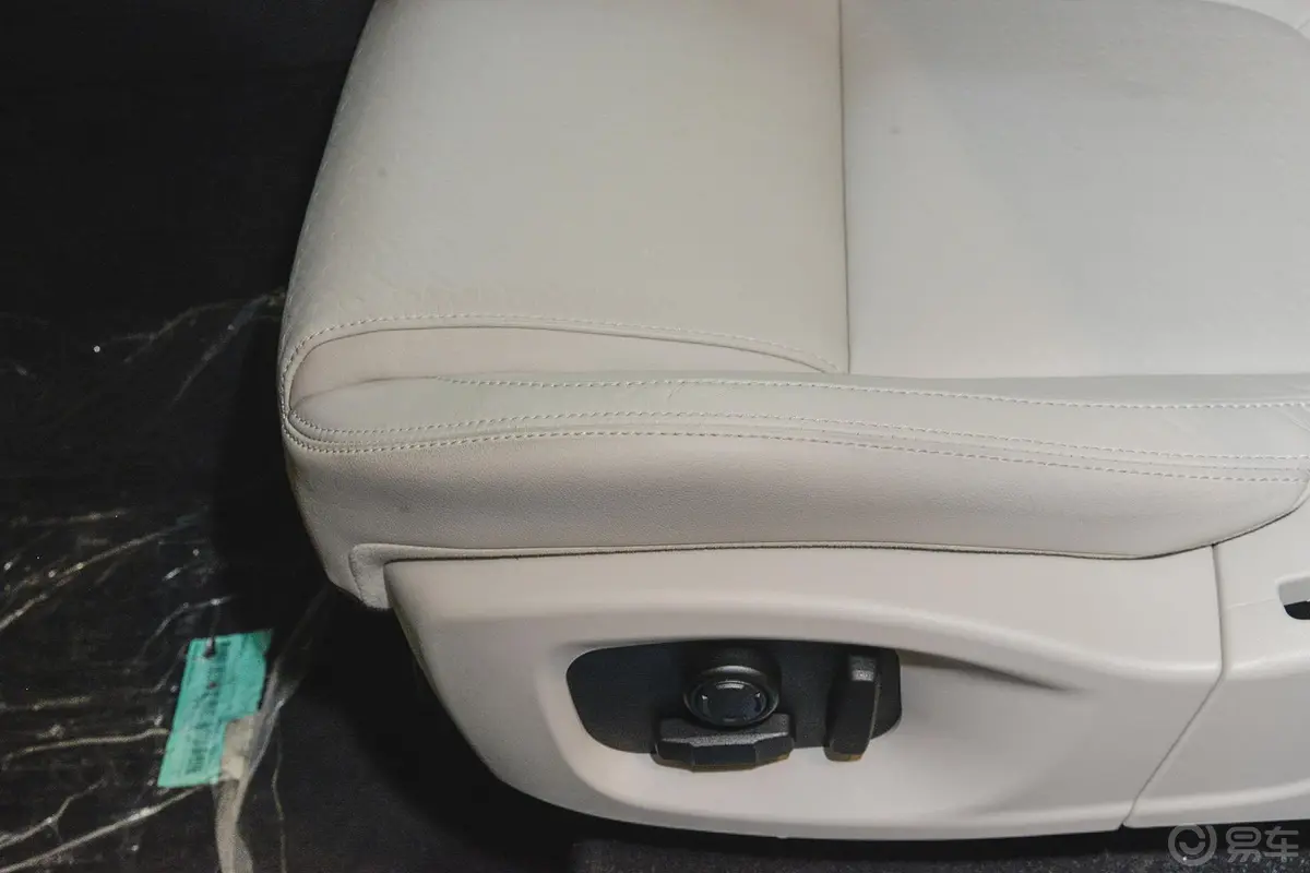 捷豹F-PACE3.0T 首发限量版座椅调节键