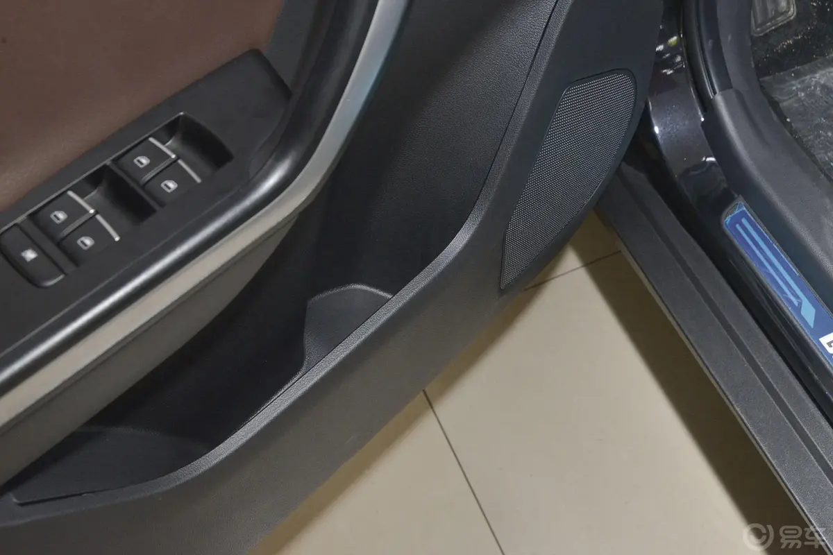 幻速S61.5T 手动 智能型驾驶员门储物盒