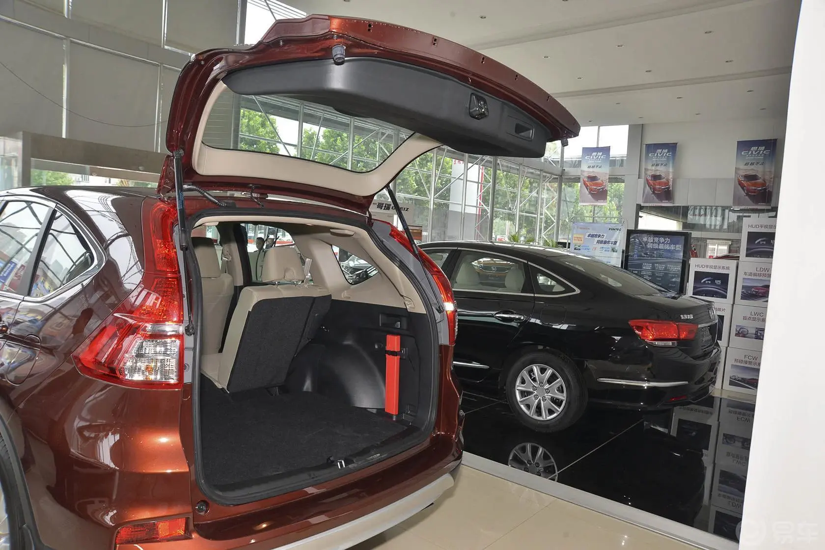 本田CR-V2.0L 两驱 都市版行李厢开口范围