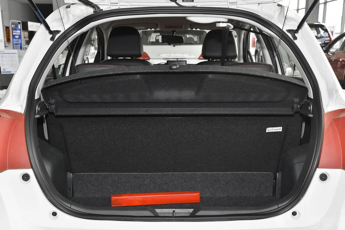 哈弗H1改款蓝标 1.5L AMT 舒适版行李箱空间