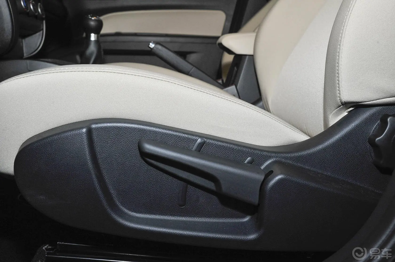 奔腾B301.6L 手动 舒适型座椅调节键