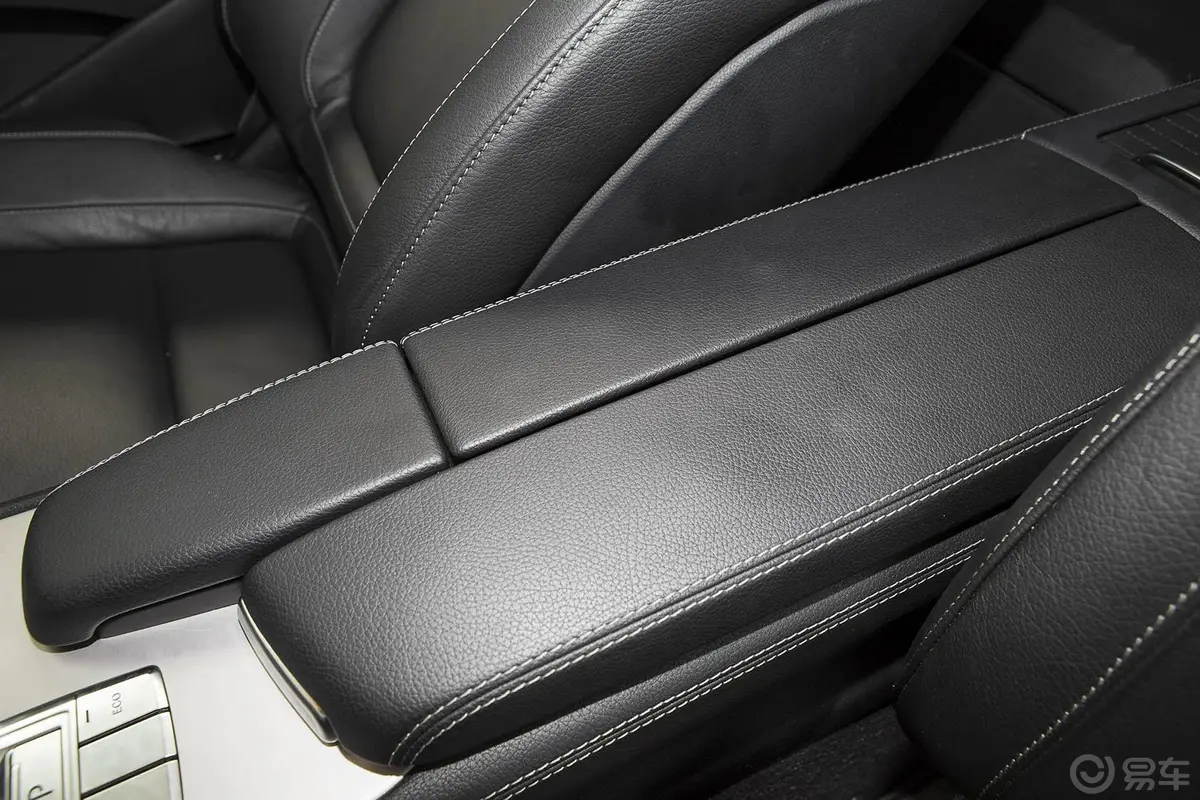 奔驰SL级350 时尚型前排中央扶手箱