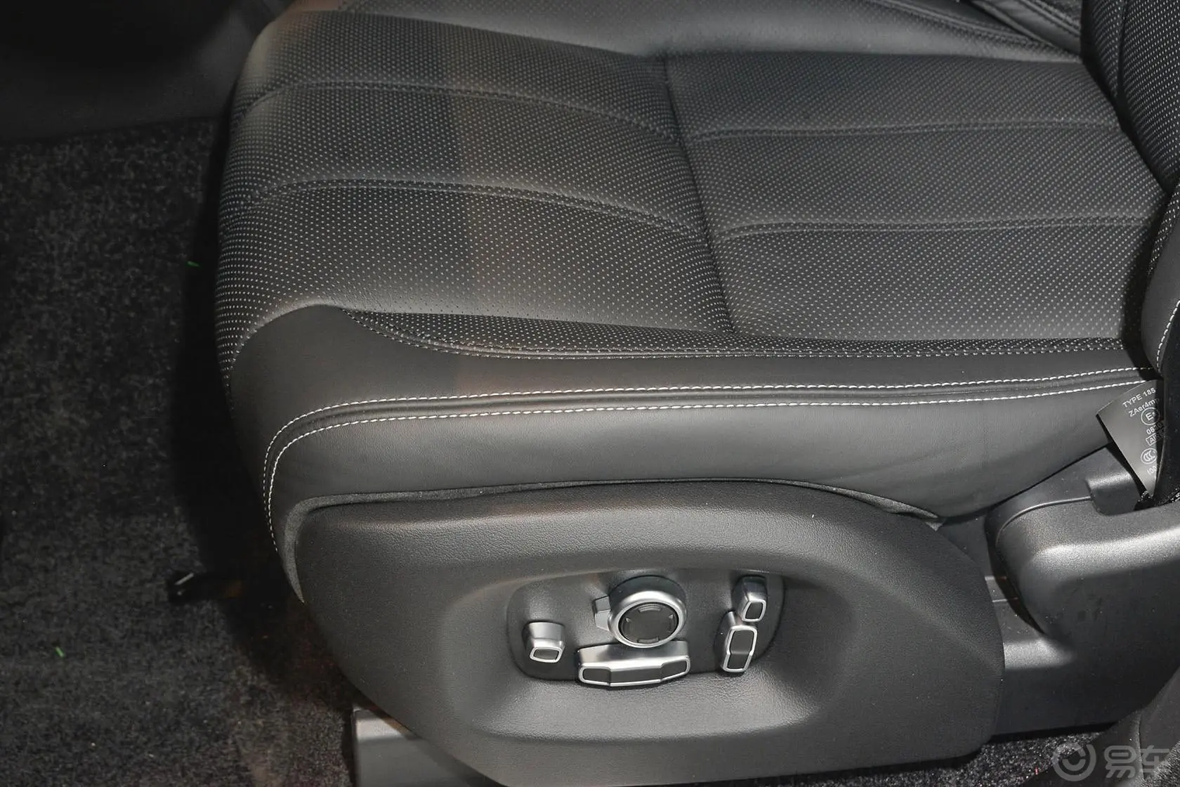揽胜3.0L V6 SC Vogue SE 尊崇创世加长版座椅调节键