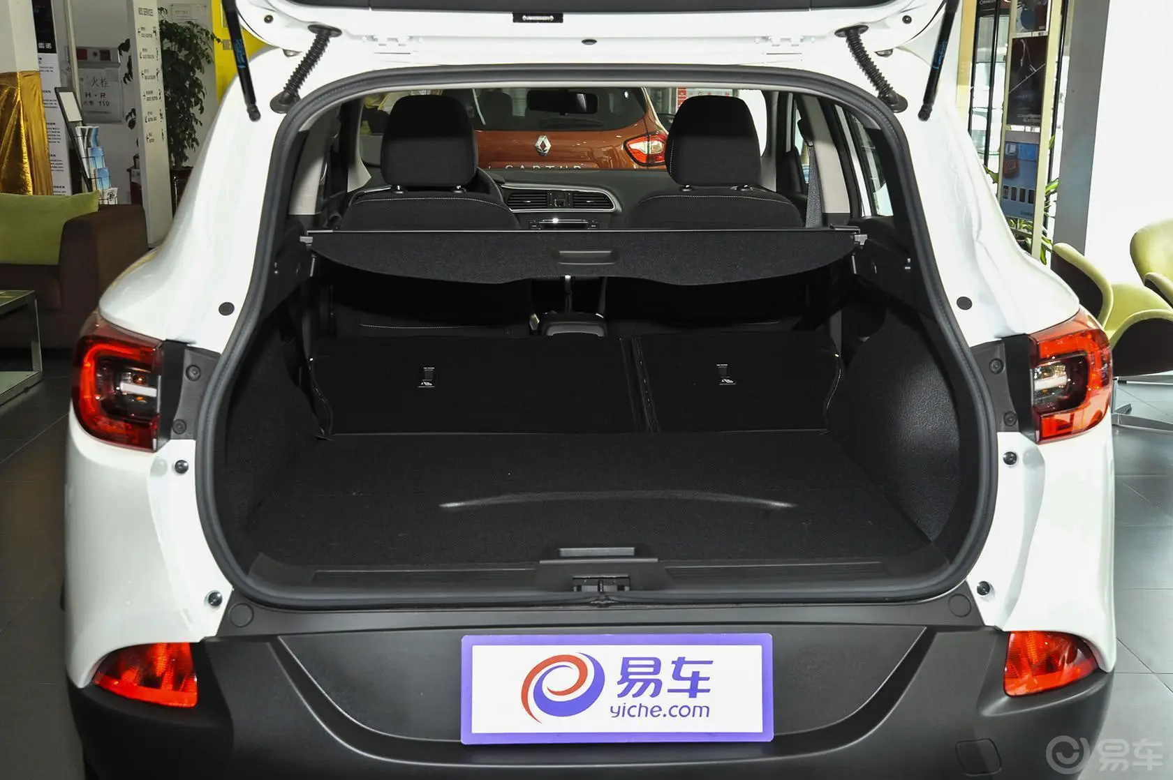 科雷嘉2.0L 两驱 舒适版行李箱空间