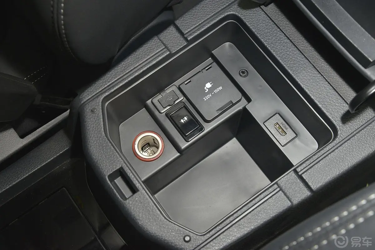 大7 SUV2.2T 手自一体 两驱 智尊版前排中央扶手箱空间